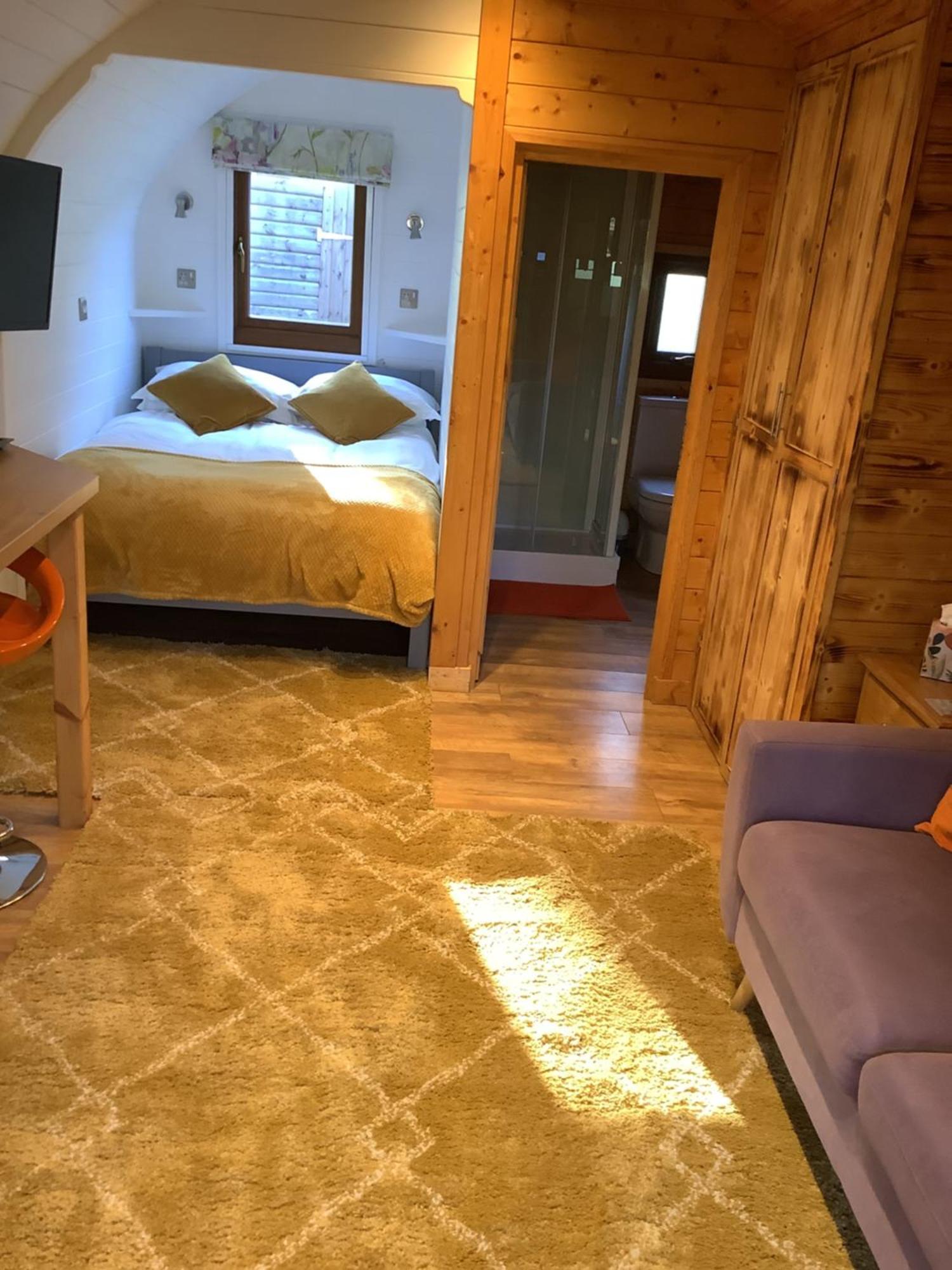Готель Little London Bed & Breakfast And Glamping Pod Abercraf Екстер'єр фото