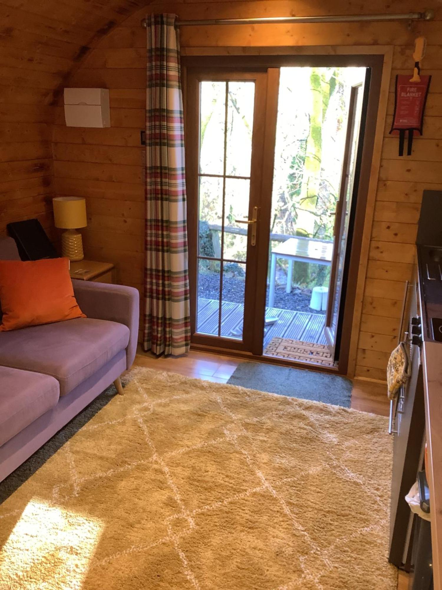 Готель Little London Bed & Breakfast And Glamping Pod Abercraf Екстер'єр фото