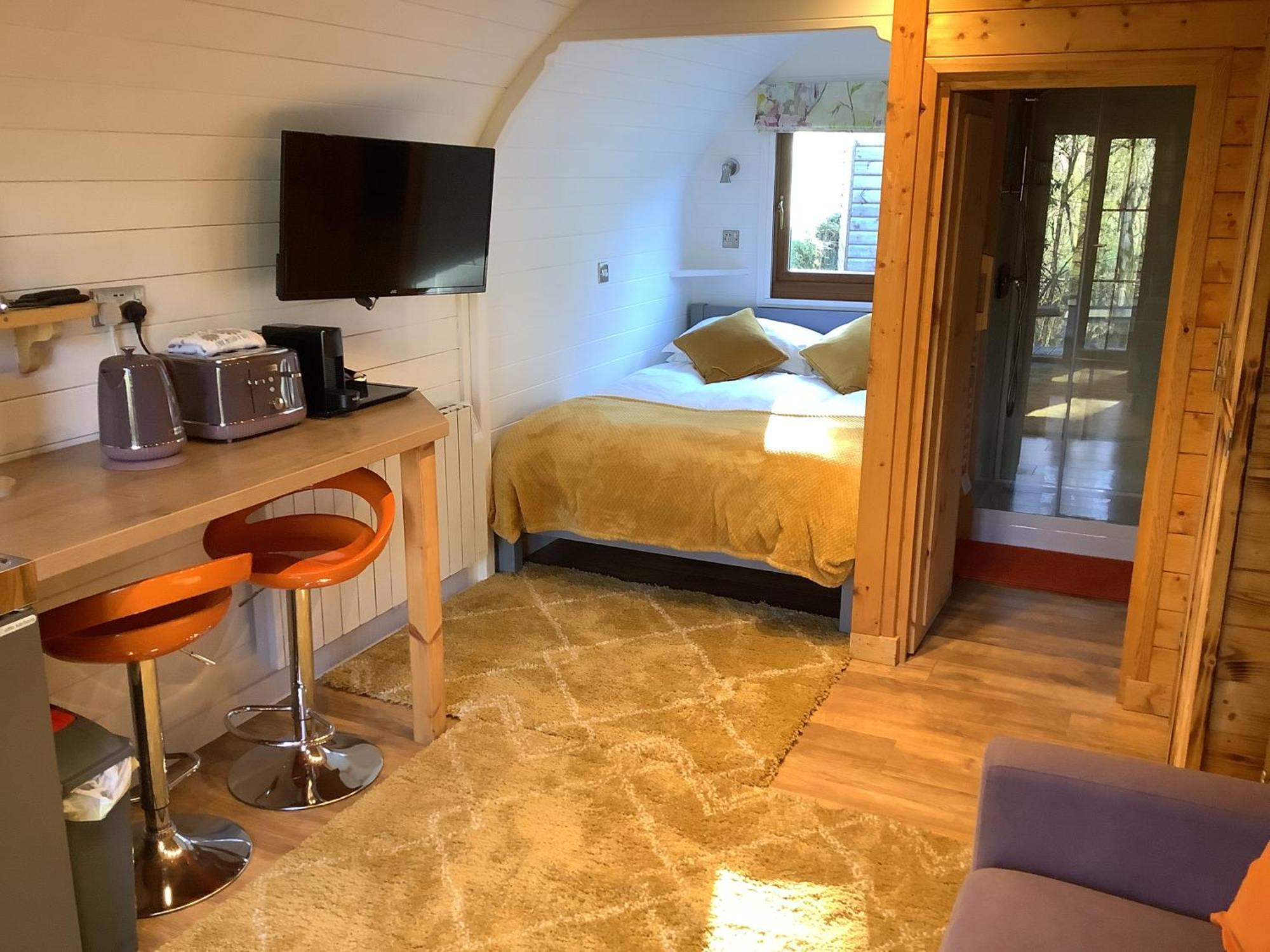 Готель Little London Bed & Breakfast And Glamping Pod Abercraf Екстер'єр фото